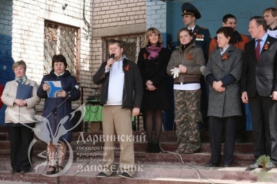 Сотрудники Дарвинского заповедника приняли участие в городской акции "Сирень Победы"